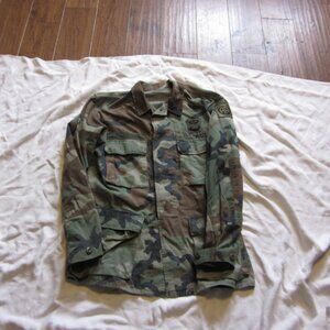 vtg USA Army woodland camo desert Jacket airborne div 2 patch front arm patch sm